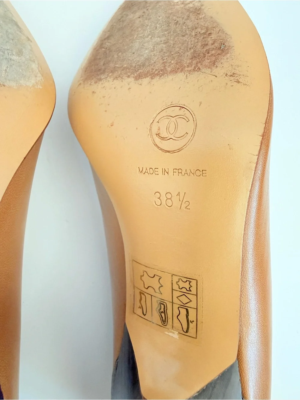 Vintage CHANEL Karl Lagerfeld Lizard Cap Toe Classic Pumps 38.5 Beige leather